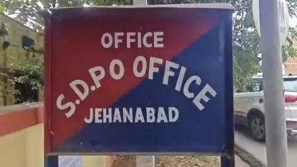 जहानाबाद: नगर थाने की पुलिस ने शराब डिलीवरी करने वाले दो लोगों को पकड़ा, स्कूटी, 4 मोबाइल और ₹1,02,900 बरामद