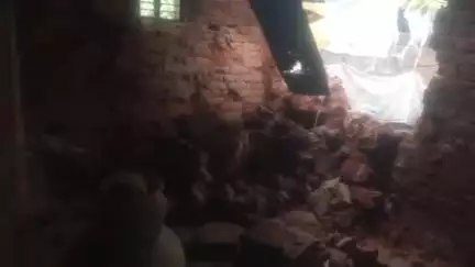 సిర్పూర్ టి: మార్తడి గ్రామంలో అర్ధరాత్రి కురిసిన భారీ వర్షానికి కూలిన ఇల్లు, తప్పిన పెను ప్రమాదం