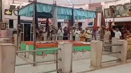 खंडवा नगर: खंडवा के दादाजी धूनी वाले मंदिर में मंगला आरती का हुआ भव्य आयोजन