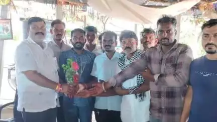 જેતપુર પાવી: ધારાસભ્ય જયંતીભાઈ રાઠવાના નિવાસ્થાને પાણીબાર ખાતે પાવીજેતપુર વિધાનસભાના વિવિધ ગામોના નવનિયુક્ત સરપંચોએ મુલાકાત કરી.