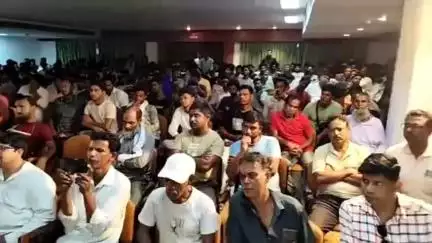 বোলপুর-শ্রীনিকেতন: বোলপুর গীতাঞ্জলি মিউজিয়াম পেক্ষাগৃহে ২৯শে জুন  ২৫ টি মহরম কমিটিকে সম্মাননা করলেন এসএসডিএর পক্ষ থেকে।