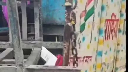 গড়বেতা ১: গড়বেতার ধাদিকা ভাটমারা এলাকায় পিকআপ ভ্যান এবং টেলারের মুখোমুখি সংঘর্ষ গুরুতর আহত বেশ কয়েকজন মৃত্যু হল দুজনের