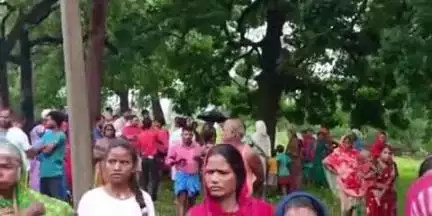 चिनिया: जंगली हाथी का आतंक, दो लोगों को कुचलकर मार डाला, ग्रामीणों का फूटा गुस्सा