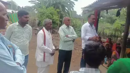 धुरकी: धुरकी विधायक प्रतिनिधि ने आकस्मिक मृत्यु पर परिजनों को आर्थिक सहायता दी
