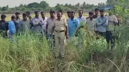 பண்ருட்டி: வரக்கால்பட்டில் சலூன் கடை உரிமையாளர் கழுத்தை அறுத்து கொலை, சடலத்தை கைப்பற்றி போலீசார் விசாரணை
