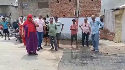 अजमेर: पहाड़ गंज न्यू शिव कॉलोनी के क्षेत्रवासियों ने नाला और नाली की समस्या को लेकर किया प्रदर्शन जताई नाराजगी। #Jansamasya