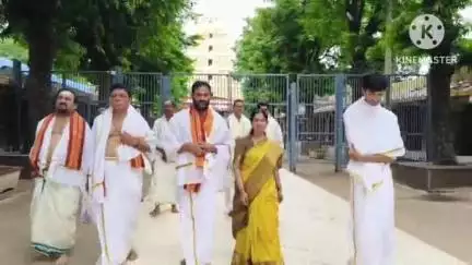 మహబూబాబాద్: శ్రీశైలం మల్లికార్జునుడి సేవలో డిప్యూటీ స్పీకర్ రామచంద్రనాయక్, మహబూబాబాద్ పార్లమెంట్ సభ్యులు పోరిక బలరాం నాయక్