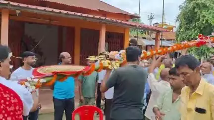 দিনহাটা ১: দিনহাটা বলরামপুর রোড সর্বজনীন দুর্গাপূজা কমিটির চরক মাঠের দূর্গা পূজার খুঁটি পুজো অনুষ্ঠিত হলো
