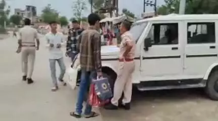 मारवाड़ जंक्शन: मारवाड़ जंक्शन मुख्य बाजार रोड पर थाना पुलिस ने यातायात नियम तोड़ने वाले 12 वाहनों के काटे चालान