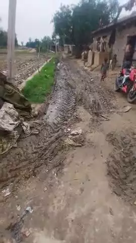 Saranya lalpur shivpur ki road baris me nikalne me bahut dikkat hoti hai