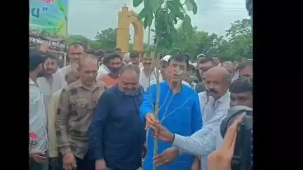 પાલીતાણા: સેંજળીયા ગામે વૃક્ષારોપણકાર્યક્રમ કરાવ્યો ધારાસભ્ય સહિત ઉદ્યોગપતિઓ ઉપસ્થિત રહ્યા