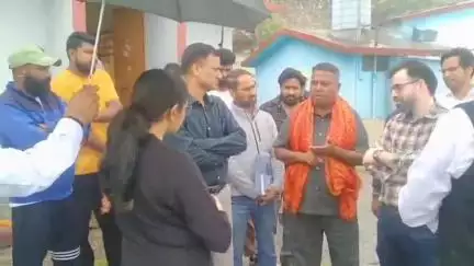 टिहरी: डीएम खंडेलवाल ने नई टिहरी शहर की नालियों और भवनों का निरीक्षण किया, पालिका को नालियों की सफाई के निर्देश दिए