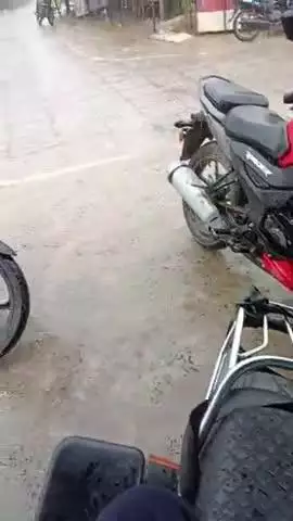 gorumara mai baresh bhut tej horahi hai
