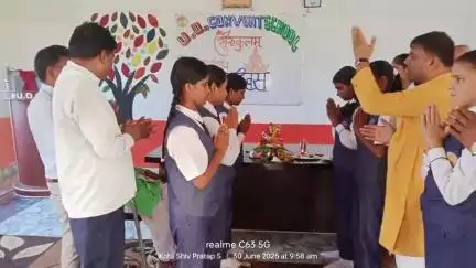 U.O. Convent School गुरुकुलम में आज हवन पूजन करते हुए Reopen the School.Our childrens most welcome.....