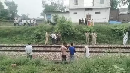 महावन: लक्ष्मी नगर के पास राया मथुरा रेलवे ट्रैक पर मिला अज्ञात युवक का शव, नहीं हुई शव की पहचान