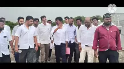 చిట్యాల: చిట్యాల పట్టణంలో డబల్ బెడ్ రూమ్ ఇండ్లను పరిశీలించిన ఎమ్మెల్యే వేముల వీరేశం
