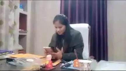 ऋषिकेश: गुमानीवाला के मनसा देवी इलाके में आबकारी टीम ने ऋषिकेश में किया छापा, एक महिला को किया गिरफ्तार