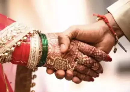 यूपी में सामूहिक विवाह में अब दूल्हा-दुल्हन को लगानी होगी अटेंडेंस