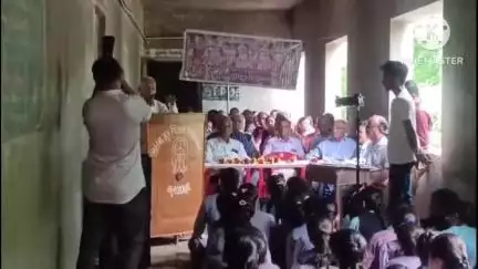 બાયડ: સાઠંબા હાઈસ્કૂલના ભુતપુર્વ વિદ્યાર્થીઓનું સ્નેહ મિલન યોજાયું