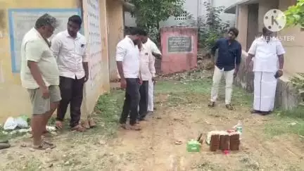 நாட்றாம்பள்ளி: தம்மாதெரு ஊராட்சி ஒன்றிய நடுநிலைப் பள்ளியில் ₹16 லட்சம் மதிப்பில் அங்கன்வாடி கட்டிடம் கட்டும் பணிக்கு பூமிபூஜை