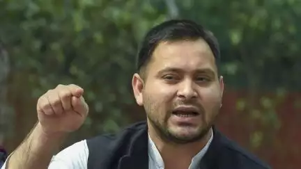 तेजस्वी यादव ने चुनाव आयोग को बताया भाजपा की कठपुतली, उठाए गंभीर सवाल