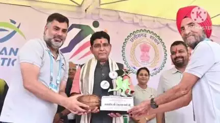 बलौदाबाज़ार: 21वीं छत्तीसगढ़ राज्य सीनियर एथलेटिक्स चैंपियनशिप 2025 के समापन समारोह में बलौदाबाजार विधायक टंकराम वर्मा शामिल हुए