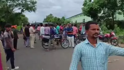 ଛତ୍ରପୁର: ଜଗନ୍ନାଥପୁର ରେଲୱେ ଫାଟକରେ ବାଇକ୍ କୁ ଧକ୍କା ଦେଲା ପିକଅପ୍ ଭ୍ଯାନ, ଘଟଣା ସ୍ଥଳରେ ଜଣକର ମୃତ୍ୟୁ