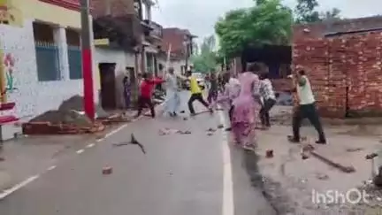 बेहट: सरदाहेड़ी में दो पक्षों के बीच लाठी-डंडे चले और पथराव हुआ, घटना का वीडियो सोशल मीडिया पर वायरल