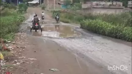 जावरा: जावरा सीतामऊ रोड पर ग्राम रोला में ब्रिज निर्माण से बायपास रोड पर गड्ढे और कीचड़, राहगीर परेशान