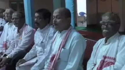 মঙলদৈ ভাগ: ধৰ্মগুৰু শংকৰাচাৰ্যই অসমৰ ব্ৰাহ্মণ সমাজে গৰু মাংস ভক্ষণ কৰে বুলি কোৱাৰ পাছতেই মঙলদৈত অসম ব্ৰাহ্মণ সমাজৰ সংবাদ মেল