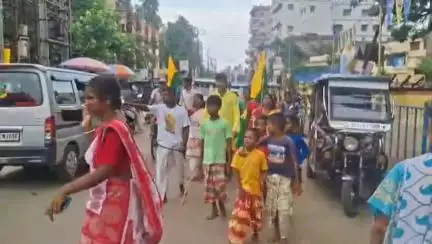 মেদিনীপুর: সোমবার হুল দিবস উদযাপন শুরু হলো মেদিনীপুর শহরে। আয়োজন শহীদমার্গ এলাকায়