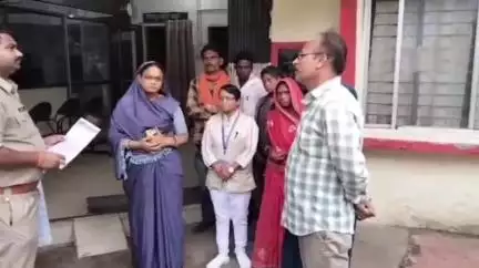 गोटेगांव: छात्रा की हत्या के विरोध में अंतरराष्ट्रीय मानवाधिकार सुरक्षा संगठन ने गोटेगांव थाना प्रभारी को सौंपा ज्ञापन