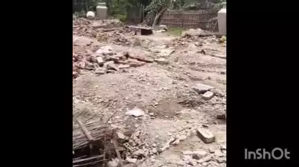 রতুয়া ১: নদী ভাঙ্গনের আতঙ্ক নয়া বিলাই মারি গ্রাম জুড়ে, একের পর এক বাড়িঘর ভেঙ্গে এলাকা ছাড়তে তোরজোর গ্রামবাসী