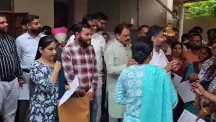 अम्बाला: अंबाला नगर निगम में 69 कर्मचारियों को दिए गए नौकरी सुरक्षा प्रमाण पत्र
