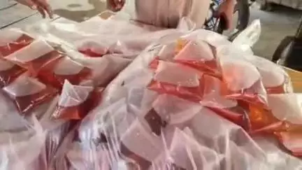 जगदीशपुर: जगदीशपुर पुलिस ने गुप्त सूचना पर कार्रवाई करते हुए कार सहित एक शराब तस्कर को देसी शराब के साथ गिरफ्तार किया