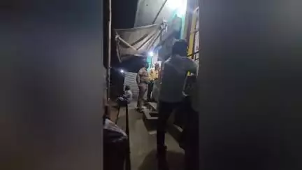 திருவெண்ணைநல்லூர்: திருவெண்ணெய்நல்லூர் டாஸ்மாக் கடையில் காக்கி உடையில் மாமூல் வசூலித்த தலைமை காவலரின் 
வீடியோ சமூக வலைதளத்தில் வைரல்