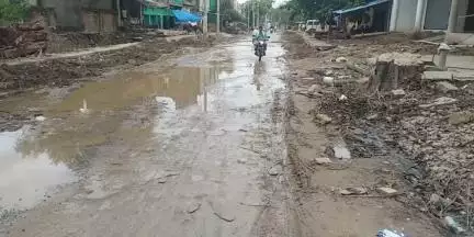 पोरसा: किर्रायच रोड की हालत खराब, वाहन चालक व ग्रामीण परेशान