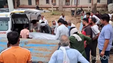 चरखी दादरी: मानकावास में मोटर चलाते समय करंट लगने से किसान की मौत, च.दादरी अस्पताल में पोस्टमार्टम