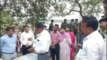 गिरिडीह: झारखंड सरकार की मुख्य सचिव अलका तिवारी व नगर विकास मंत्री टुंडी रोड स्थित वाटर फॉल पहुंचे, स्थल का किया निरीक्षण