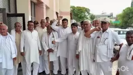 चरखी दादरी: किसान संगठनों ने बाढड़ा BDPO के तबादले की मांग को लेकर च.दादरी में मुख्यमंत्री के नाम ज्ञापन सौंपा, जताया रोष