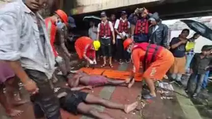 हरिद्वार: प्रशासन ने की मॉकड्रिल, विष्णु घाट पुल के पास गंगा के जलस्तर बढ़ने से डूबे कई लोगों को बचाया, चेक किया रिस्पॉन्स टाइम
