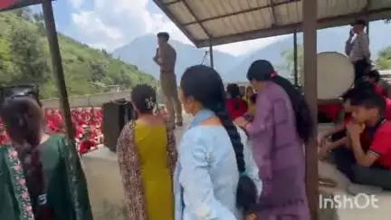 भुंतर: थाना प्रभारी भुंतर, महेंद्र कुमार ने खोखन स्कूल में बच्चों को नशे के प्रति जागरूक किया