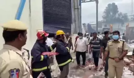 సంగారెడ్డి: పాశమైలారం సిగాచి పరిశ్రమలో ప్రమాదం, పలువురు కార్మికులు మృతి, సహాయక చర్యలను పర్యవేక్షిస్తున్న కలెక్టర్ ఎస్పీ