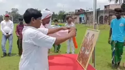 বারাবনী: নিয়ামতপুর কিশোর সংঘ মাঠে হুল দিবস পালন, উপস্থিত মেয়র পারিষদের সদস্য ইন্দ্রানী মিশ্র