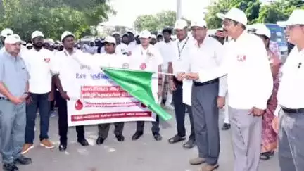 அரியலூர்: பேருந்து நிலையம் அருகே ரத்ததானம் குறித்த விழிப்புணர்வு பேரணி- ஆட்சியர் தொடங்கி வைப்பு
