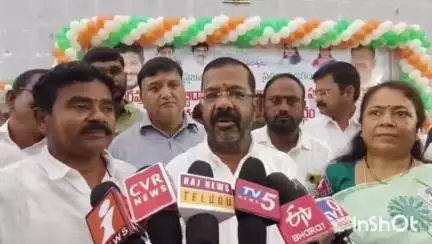 అంబేద్కర్ భవన్లో 800 మంది లబ్ధిదారులకు ఇందిరమ్మ ఇండ్లకు ప్రొసీడింగ్ ఇచ్చిన ఎమ్మెల్యే