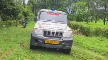 রাজগঞ্জ: ভগতপুর চাবাগানের অবসরপ্রাপ্ত নার্স শুক্লা চক্রবর্তী ও তার ছেলেকে  চিকিৎসার জন্য নিয়ে যাওয়া হল উত্তরবঙ্গ মেডিকেল কলেজে