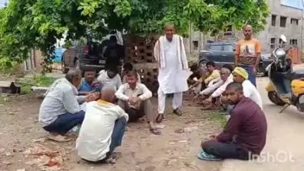जसराना: गांव नगला पांडे में एक युवक ने पेड़ से लटककर आत्महत्या की
