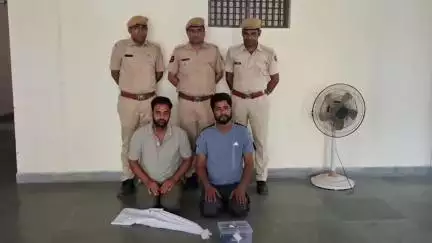 चूरू: बुंटिया रोड़ व शीतला मंदिर के पास पुलिस ने 2 बदमाशों को अवैध हथियारों सहित गिरफ्तार किया, रिमांड पर लिया