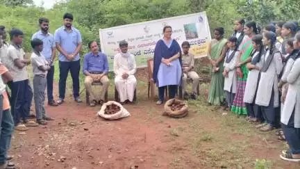 ಸಂಡೂರು: ನಗರದಲ್ಲಿ 2000 ಬೀಜದ ಉಂಡೆಗಳ ಮೂಲಕ ಪರಿಸರ ಜಾಗೃತಿ ಅಭಿಯಾನ